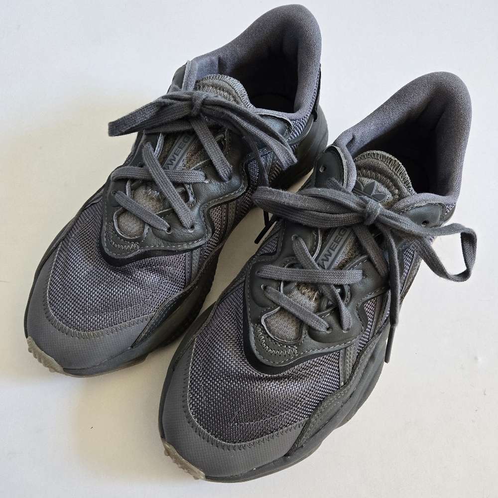 Adidas Originals Ozweego Runner Trainer Shoes Dark Gray Men’s Size 8.5 - Picture 1 of 8